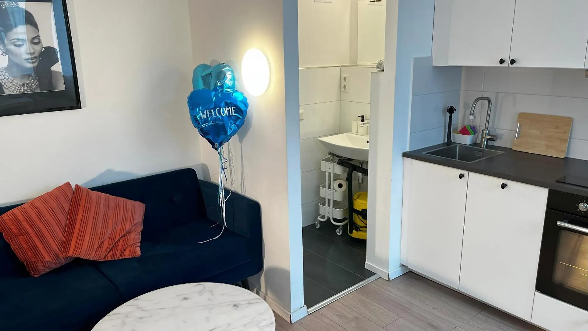 Stylish Apartment In Friesenplatz, Heart Of Cologne 0*,  Germany